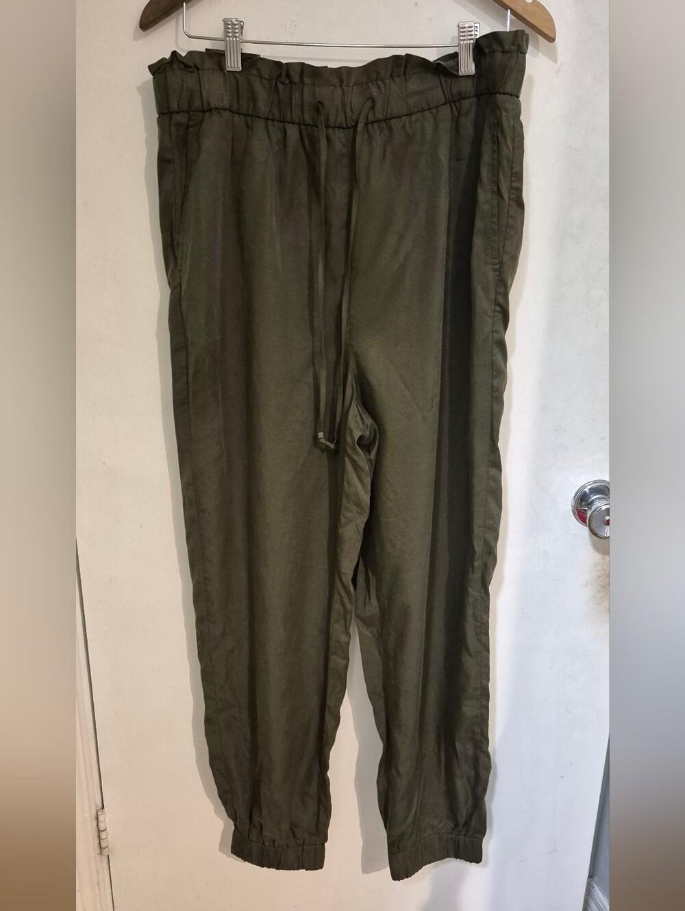Banana Republic Olive Jogger Pants Sz.L NWT